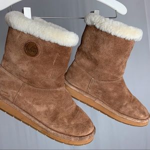 Size 9 Michael Kors fur-lined boots
